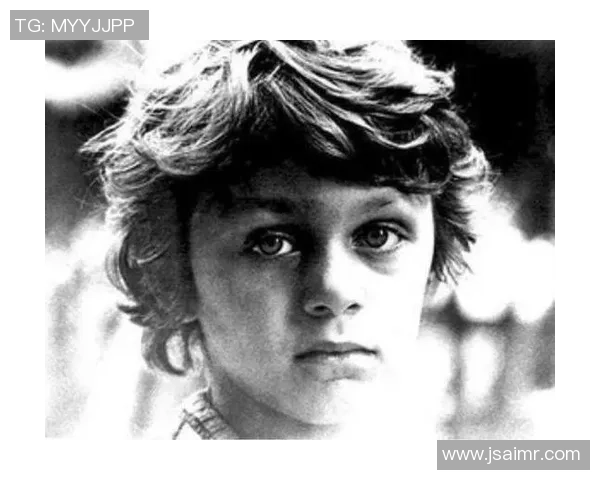 以足球球星成长历程为主题展开写作展示学习成果