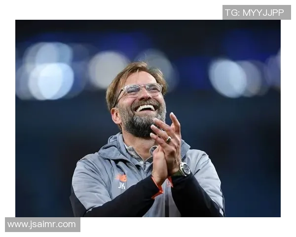 十大神锋足球球星盘点：璀璨巨星谁主沉浮？